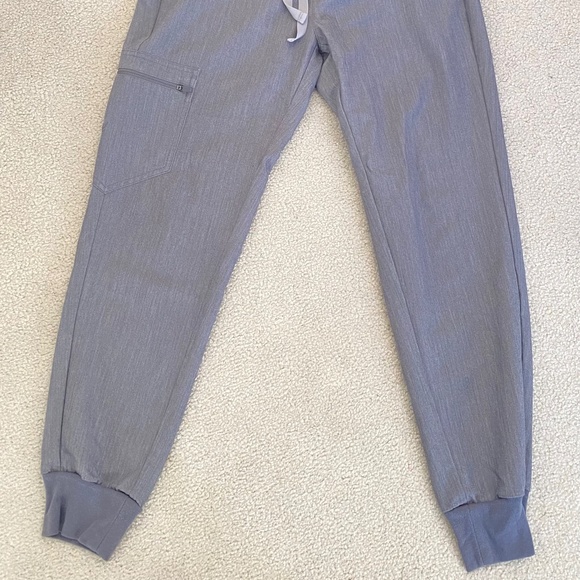 Figs Zamora Jogger Scrub Pants in Graphite XSP Petite - Picture 7 of 9